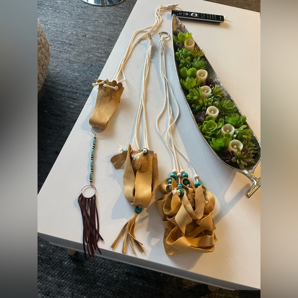 leather plant hangers Custom-made on Vancouver island. Holds 6 to 8 inch pot. - Picture 9 of 12